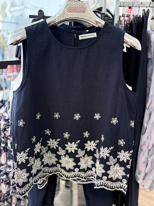 Studio Amour Sleeveless Top