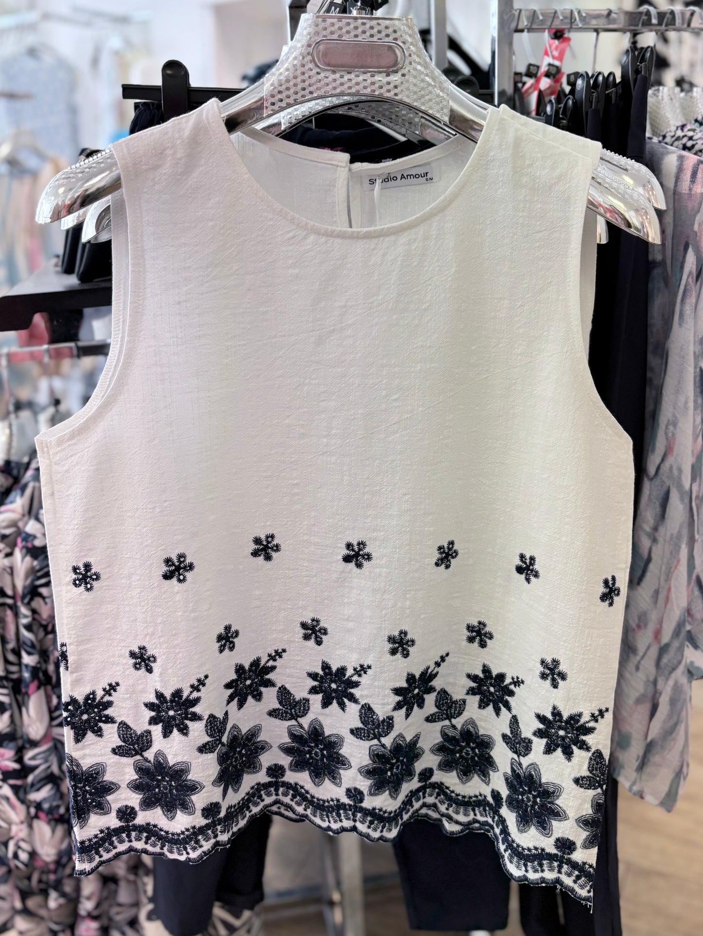 Studio Amour Sleeveless Top