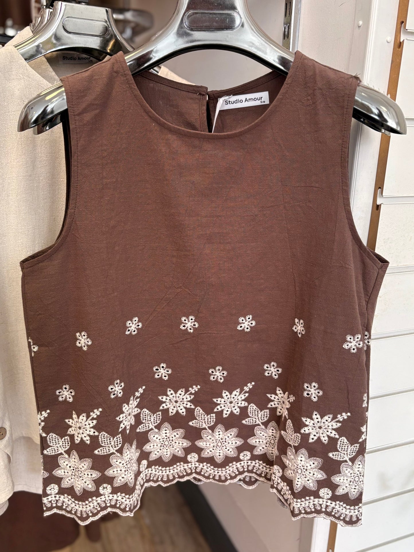 Studio Amour Sleeveless Top