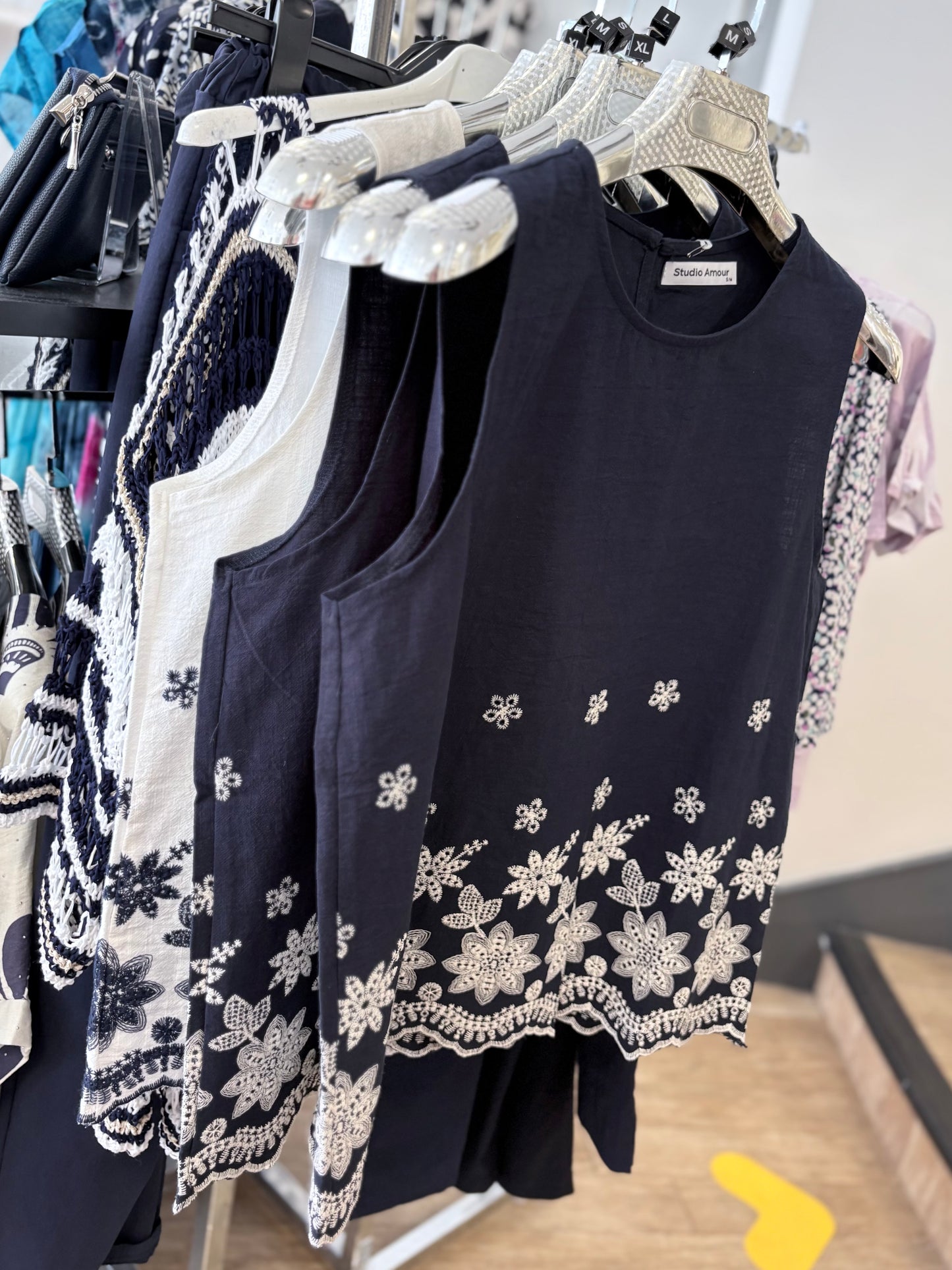 Studio Amour Sleeveless Top