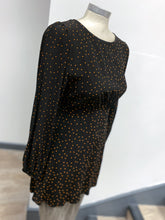 Load image into Gallery viewer, Saloos Empire Waist Spotty Top with Necklace