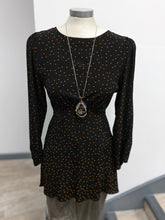 Load image into Gallery viewer, Saloos Empire Waist Spotty Top with Necklace