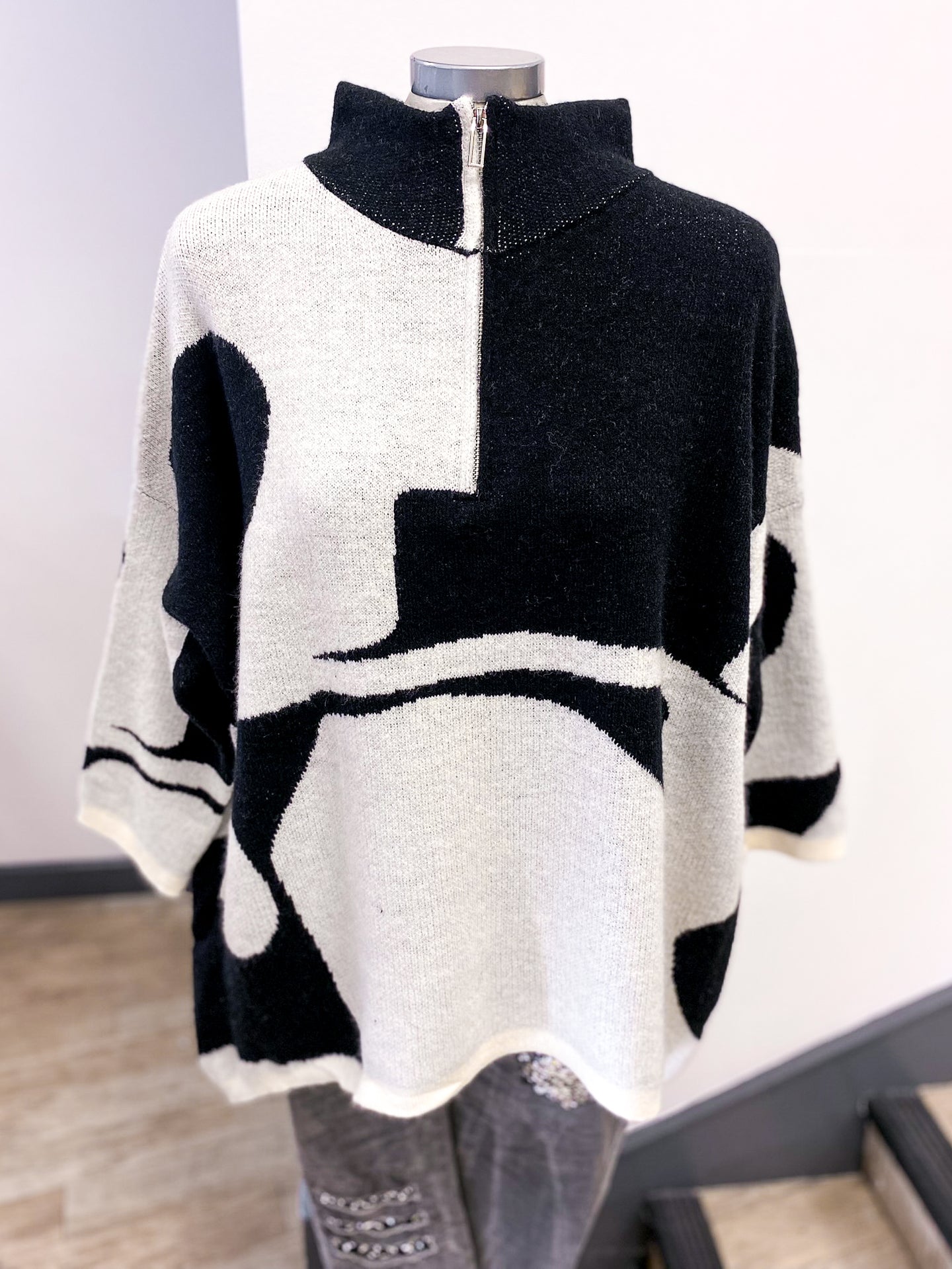 1/4 Zip Monochrome Abstract Print Oversized Jumper