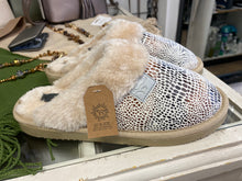 Load image into Gallery viewer, Jo &amp; Joe Mosaic Fluffy Slippers